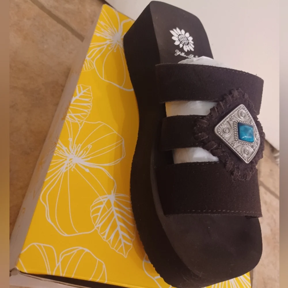 YellowBox Sandals - Picture 3 of 5